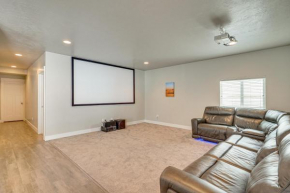 Lovely Walk-Out Apt with Movie Screen 20 Mi to SLC!
